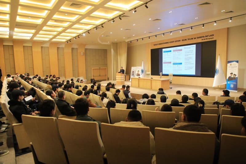 “迈向未来”中心在学校大礼堂与毕业班学生见面，2026 年 3 月