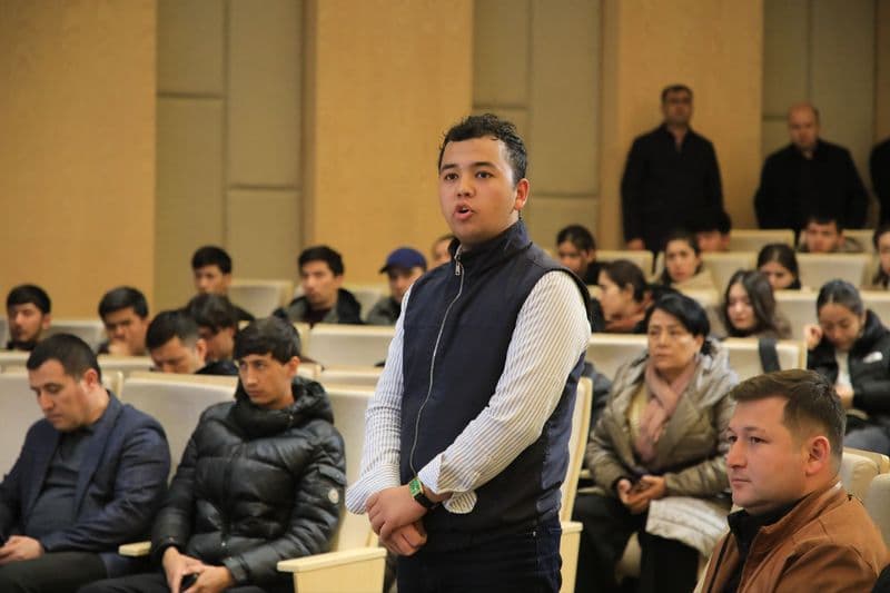 一名学生提问