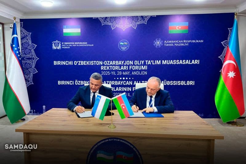 Signing a cooperation memorandum at the rectors' forum in Andijan
