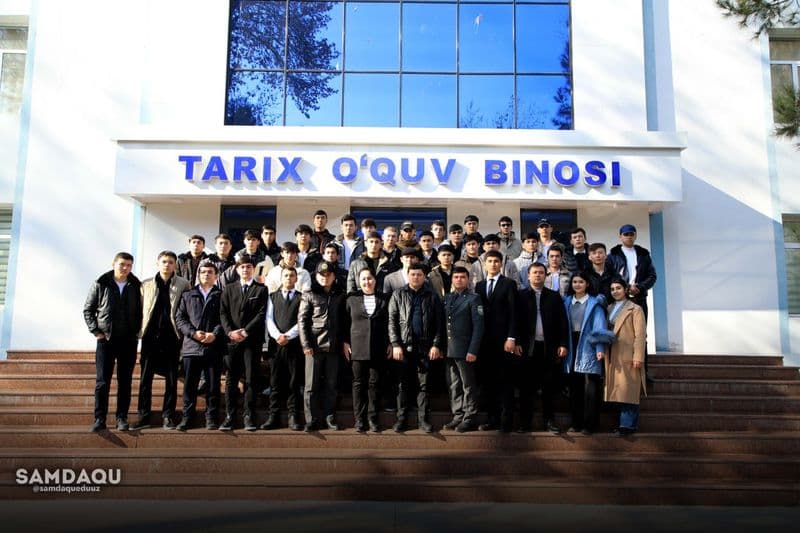 Students visiting the Central Military District
