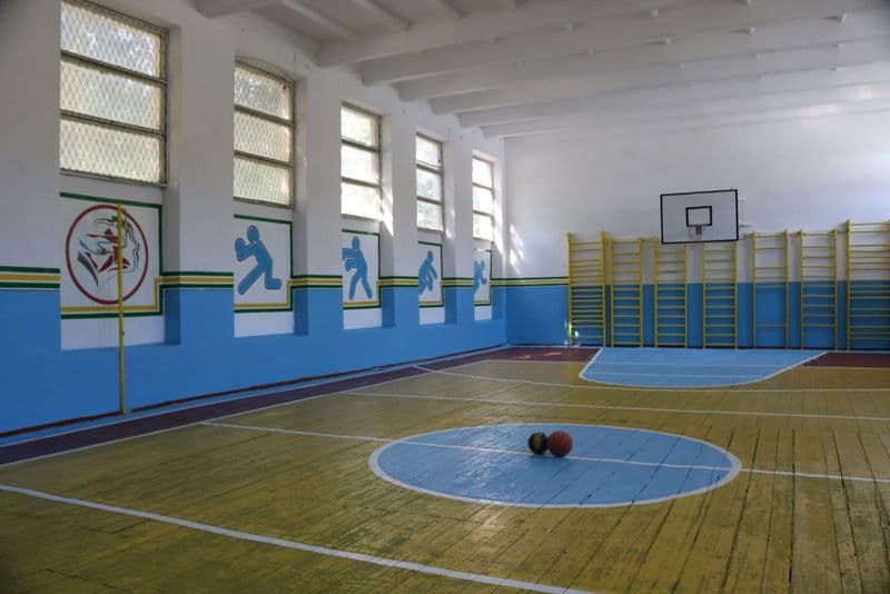 Universitetning yopiq sport zali
